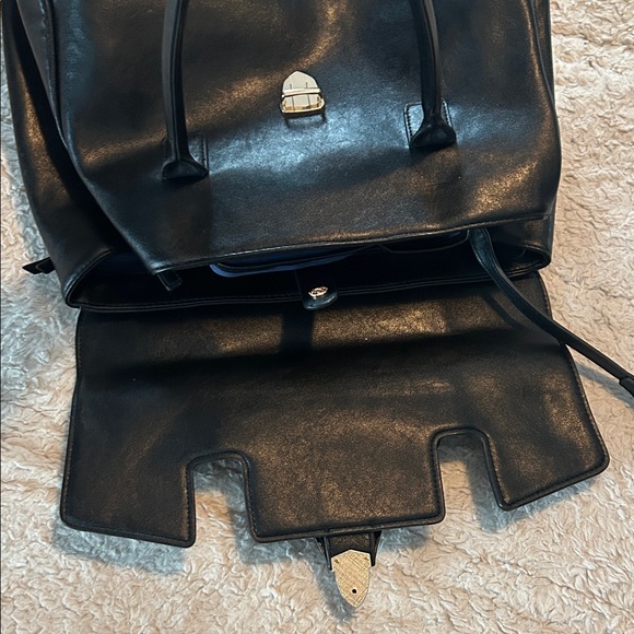 Elegant Black Leather Handbag - Picture 9 of 16